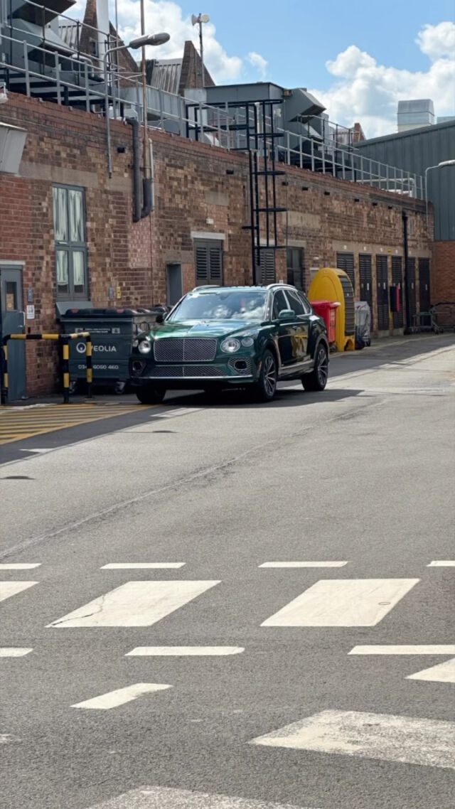 Bentley Crewe - Short visit in 8sec! 🏴󠁧󠁢󠁥󠁮󠁧󠁿

#bentley #bentleycrewe #bentleyfactorytour #sportcars #luxurycars #supercars #carlovers #england